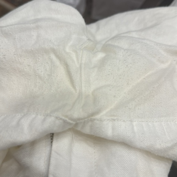 Gorgeous white linen Bermuda shorts - Picture 4 of 5